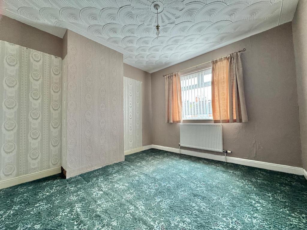 3 Bedroom Semi-Detached for Sale in West Bromwich, B71 3HX