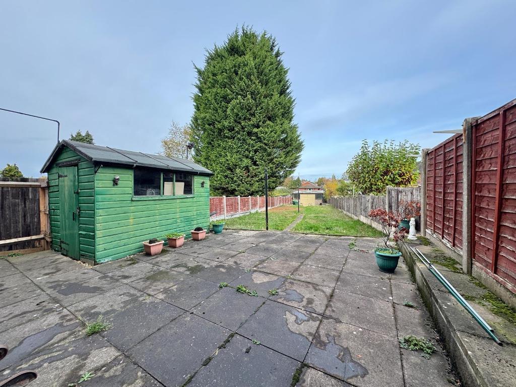 3 Bedroom Semi-Detached for Sale in West Bromwich, B71 3HX