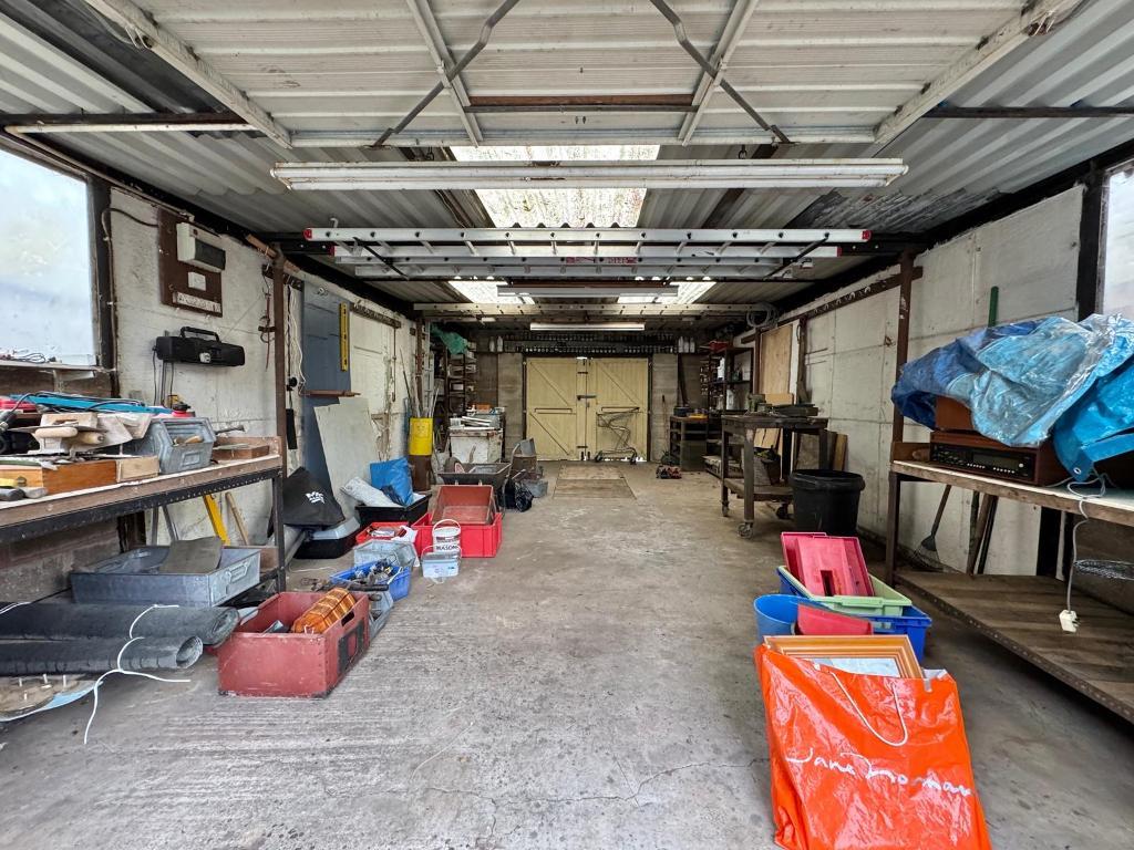 3 Bedroom Semi-Detached for Sale in West Bromwich, B71 3HX