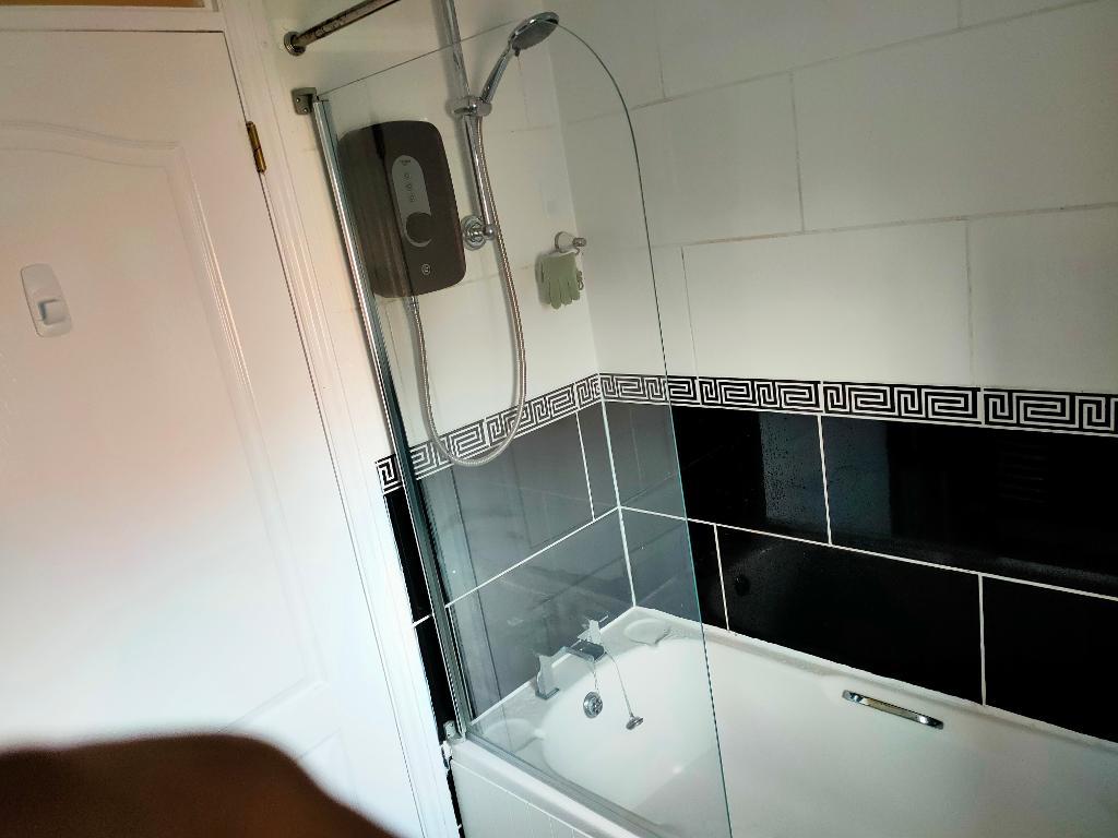 3 Bedroom Semi-Detached for Sale in West Bromwich, B71 3TE