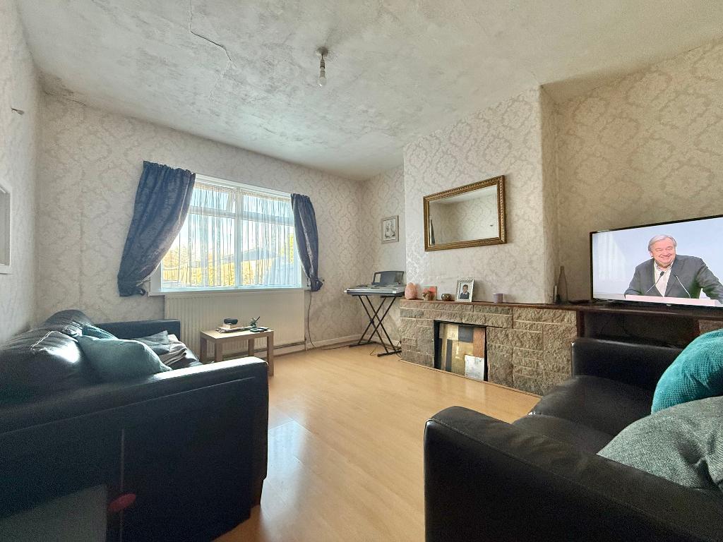 3 Bedroom Semi-Detached for Sale in West Bromwich, B70 6LN