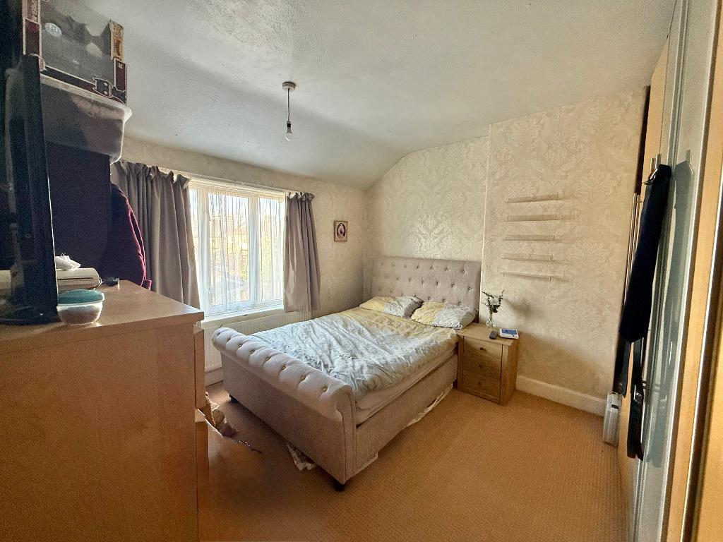 3 Bedroom Semi-Detached for Sale in West Bromwich, B70 6LN