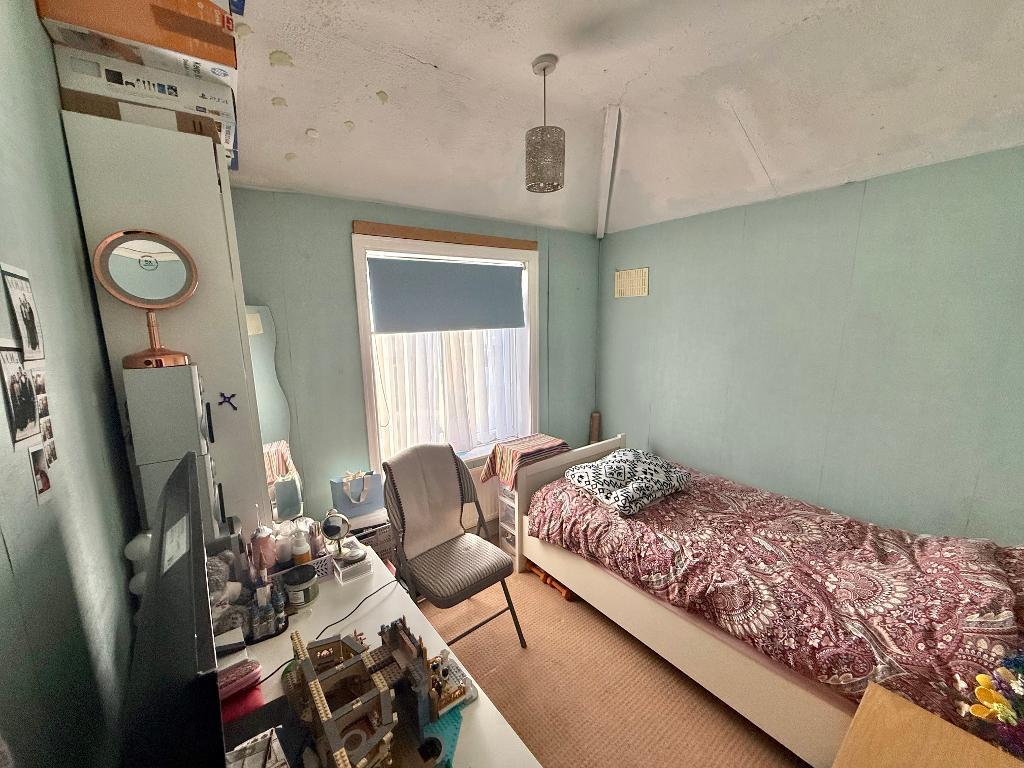 3 Bedroom Semi-Detached for Sale in West Bromwich, B70 6LN