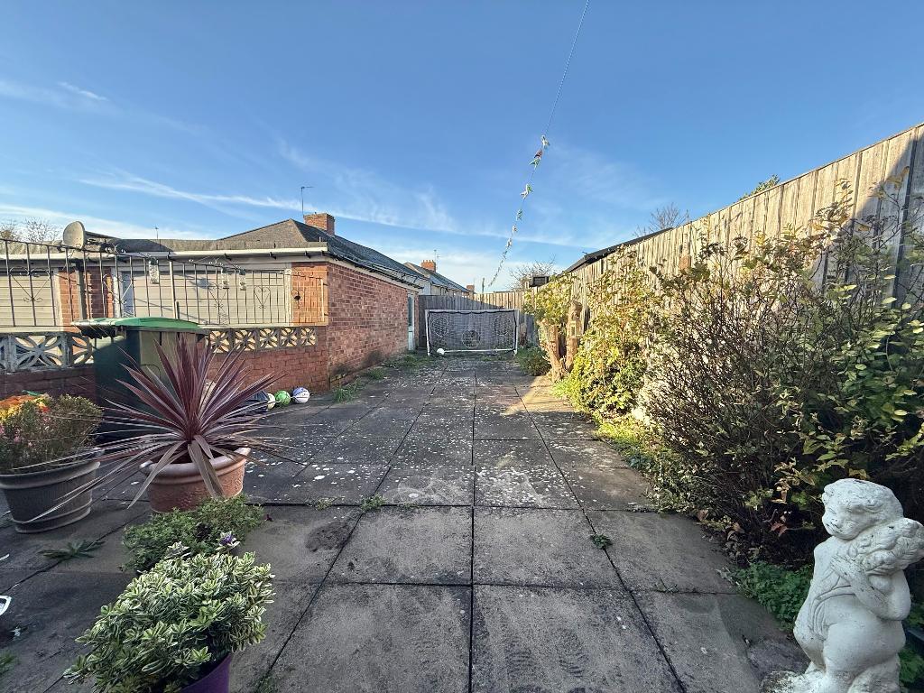 3 Bedroom Semi-Detached for Sale in West Bromwich, B70 6LN