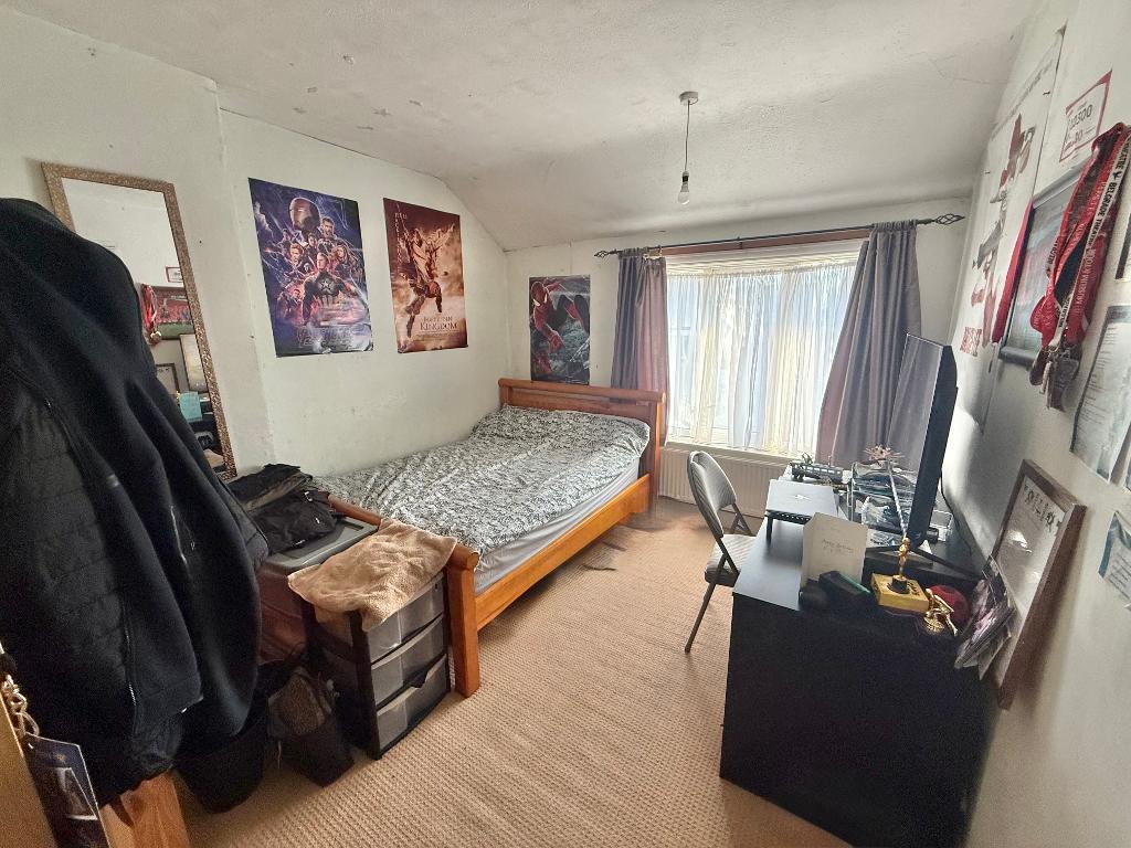 3 Bedroom Semi-Detached for Sale in West Bromwich, B70 6LN