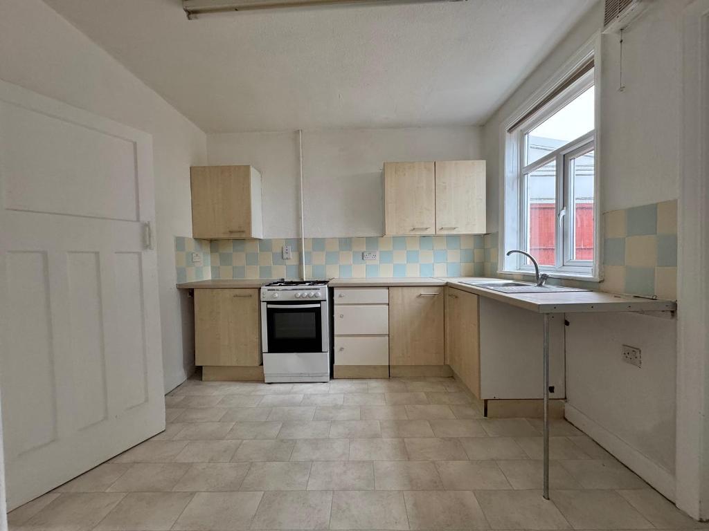 2 Bedroom Semi-Detached for Sale in West Bromwich, B71 2QW