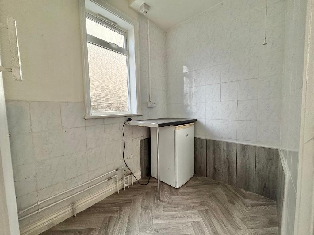 2 Bedroom Semi-Detached for Sale in West Bromwich, B71 2QW