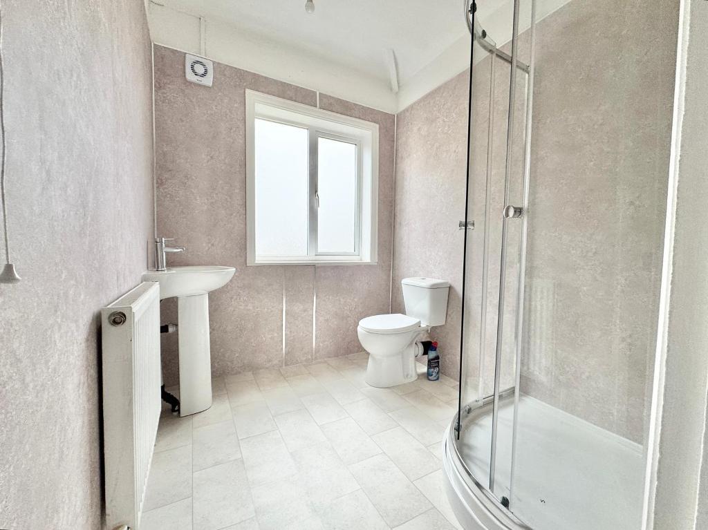 2 Bedroom Semi-Detached for Sale in West Bromwich, B71 2QW