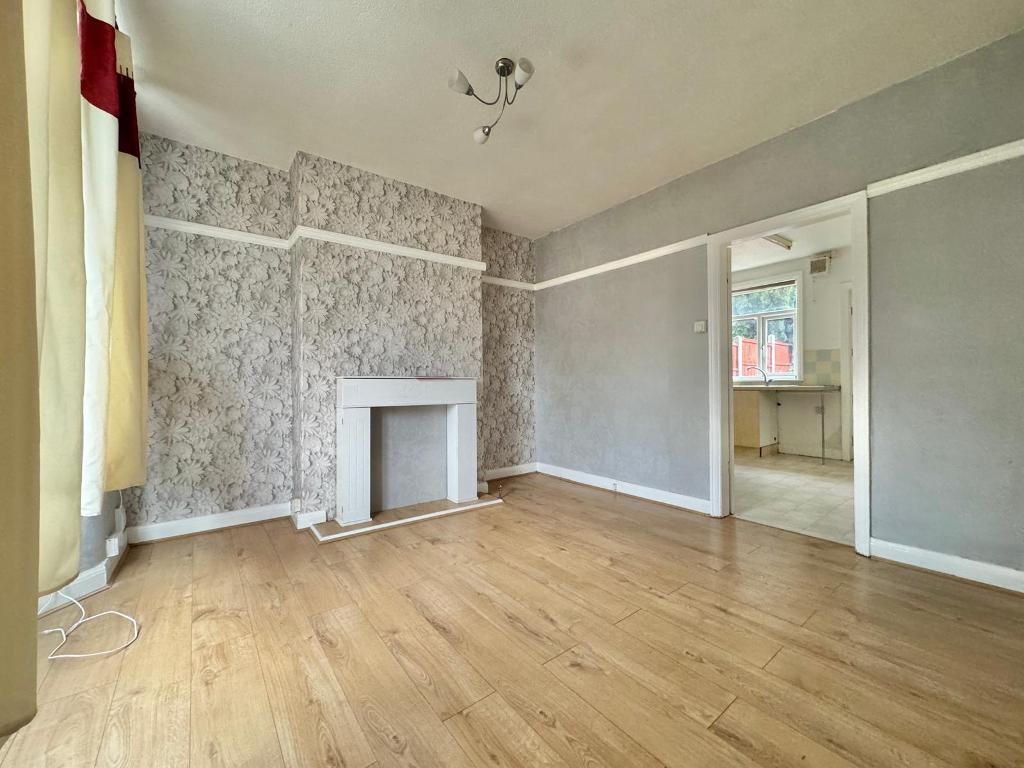 2 Bedroom Semi-Detached for Sale in West Bromwich, B71 2QW