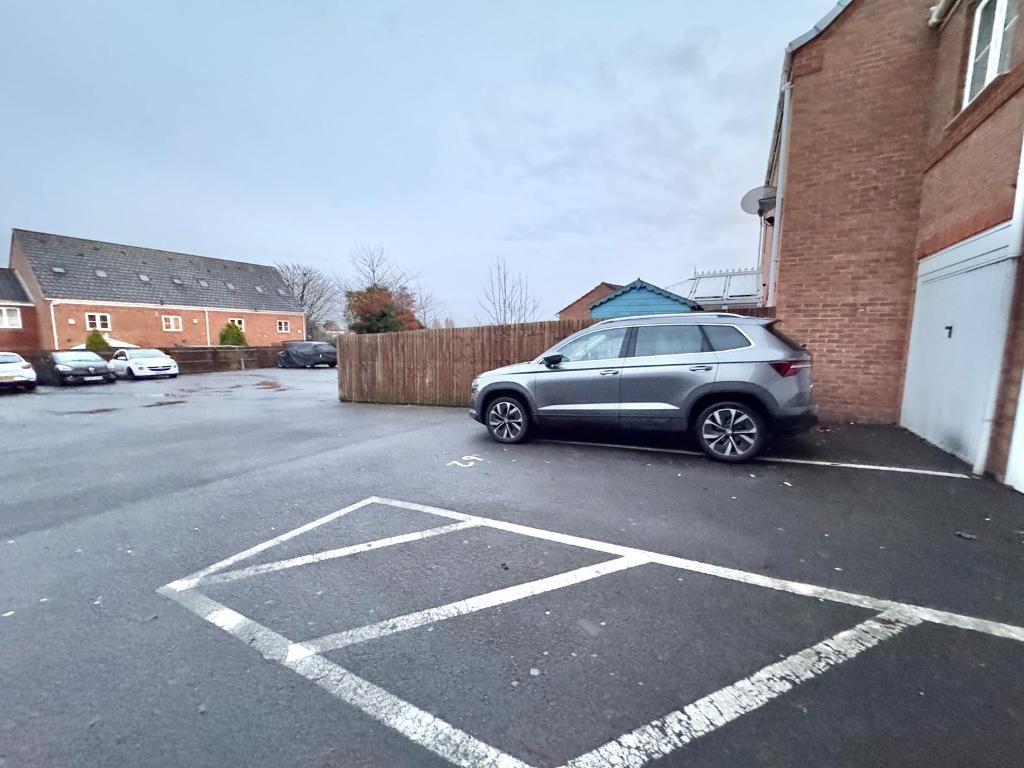 3 Bedroom Semi-Detached for Sale in Wednesbury, WS10 9TR