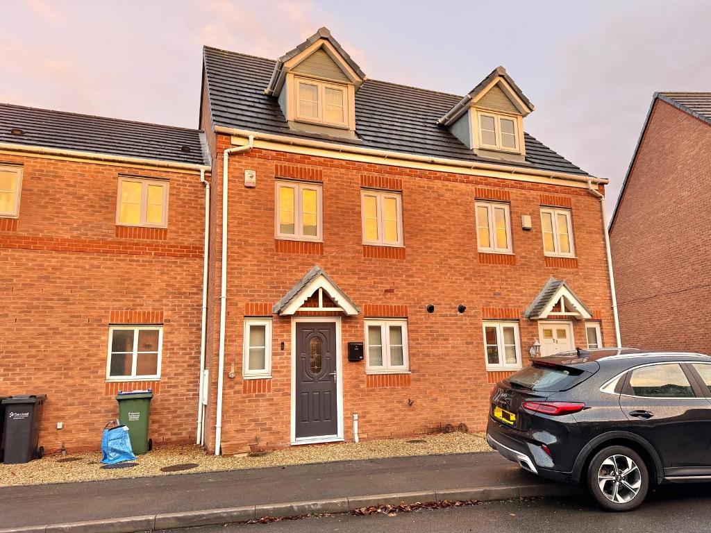 3 Bedroom Semi-Detached for Sale in Wednesbury, WS10 9TR