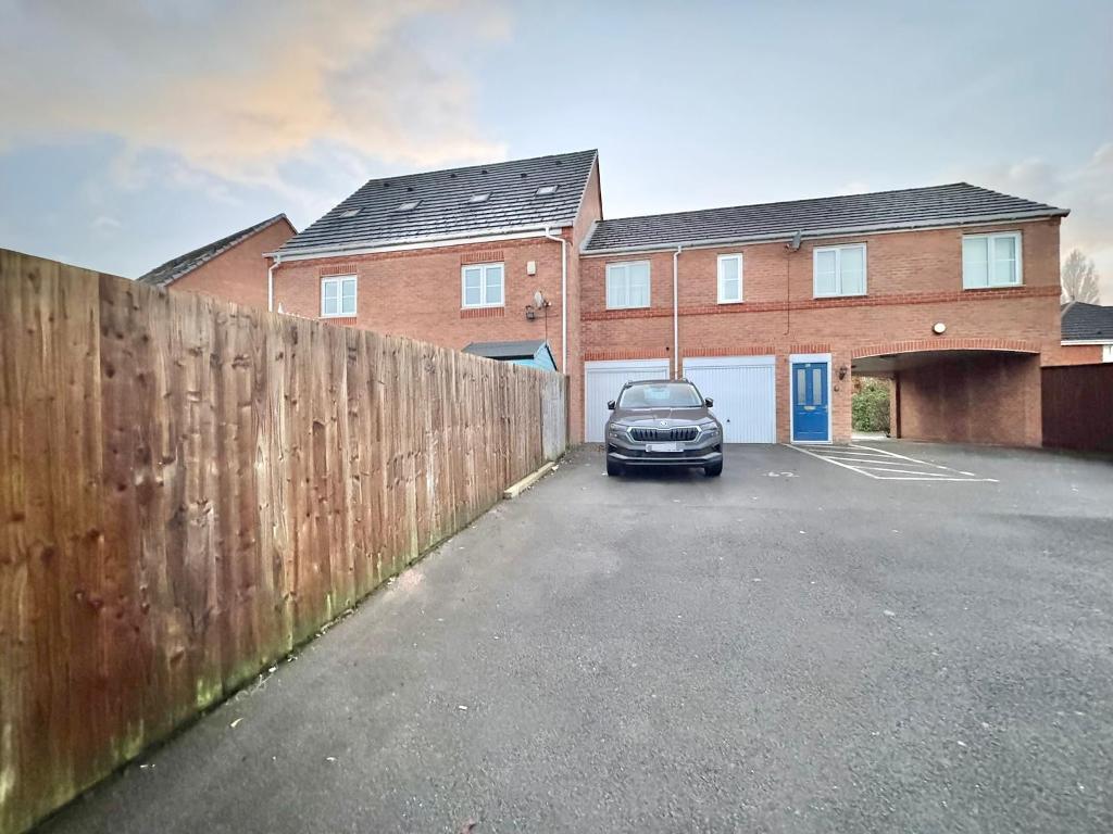 3 Bedroom Semi-Detached for Sale in Wednesbury, WS10 9TR