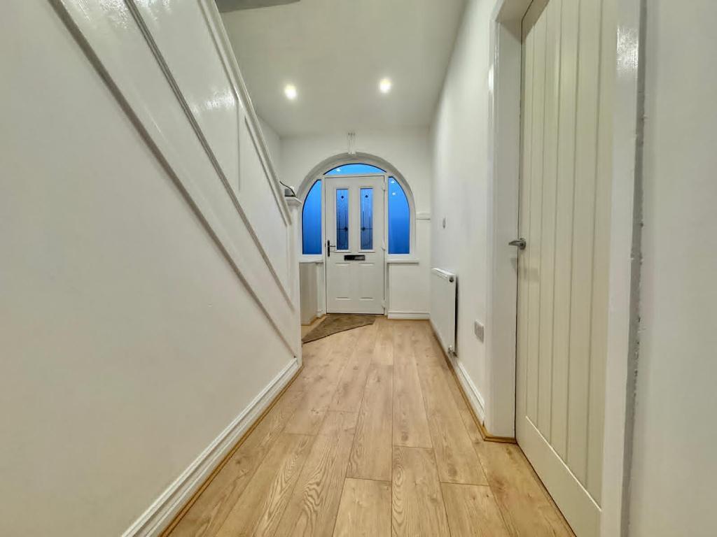 3 Bedroom Semi-Detached to Rent in Wednesbury, WS10 9RB