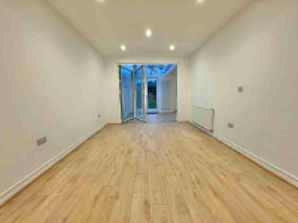 3 Bedroom Semi-Detached to Rent in Wednesbury, WS10 9RB