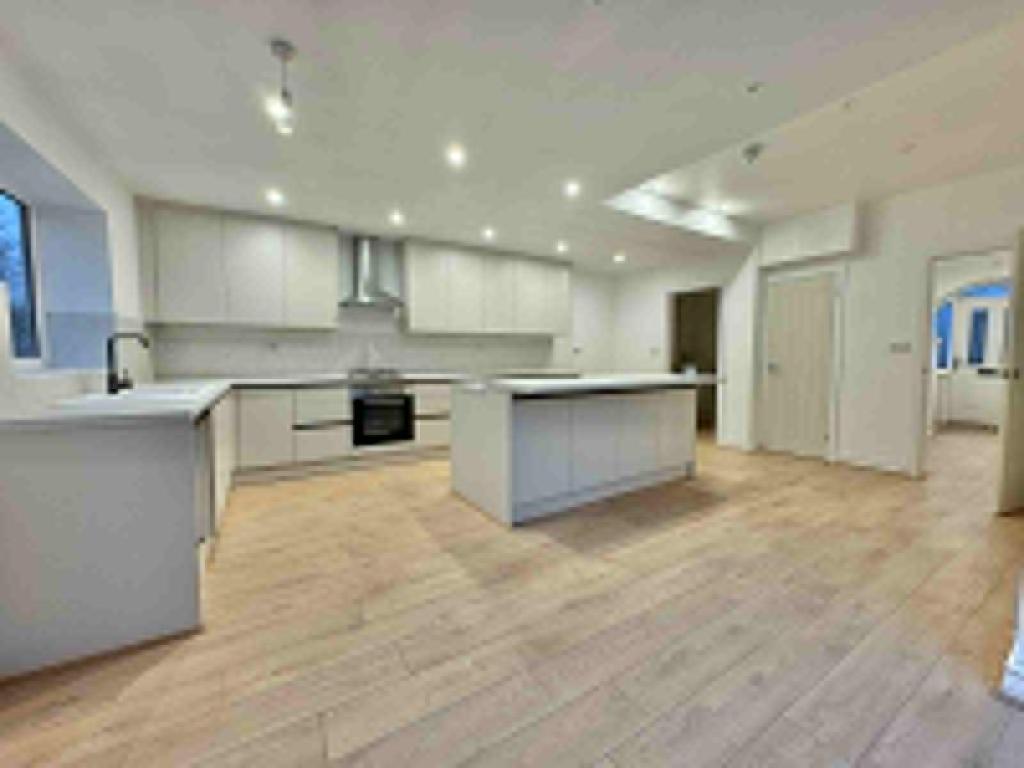 3 Bedroom Semi-Detached to Rent in Wednesbury, WS10 9RB