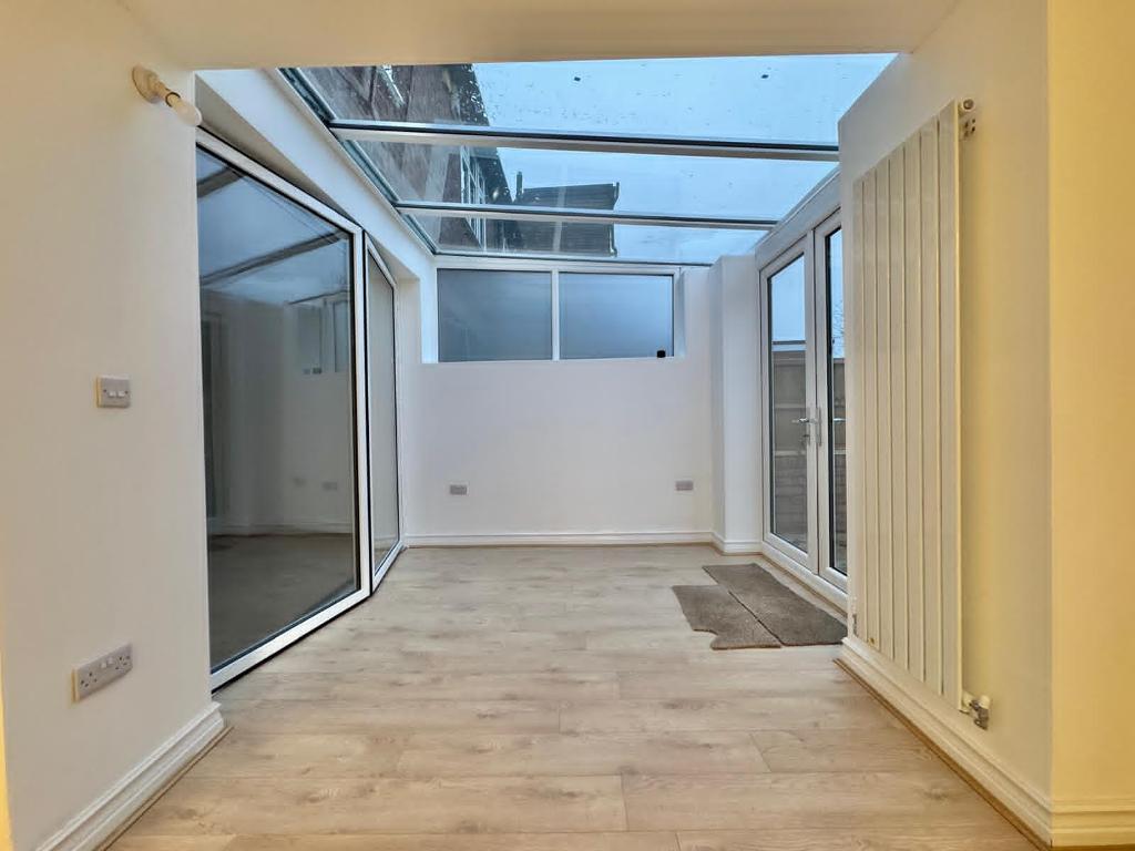 3 Bedroom Semi-Detached to Rent in Wednesbury, WS10 9RB