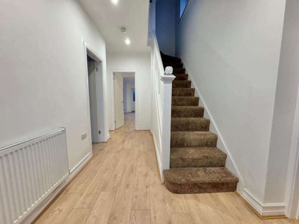 3 Bedroom Semi-Detached to Rent in Wednesbury, WS10 9RB