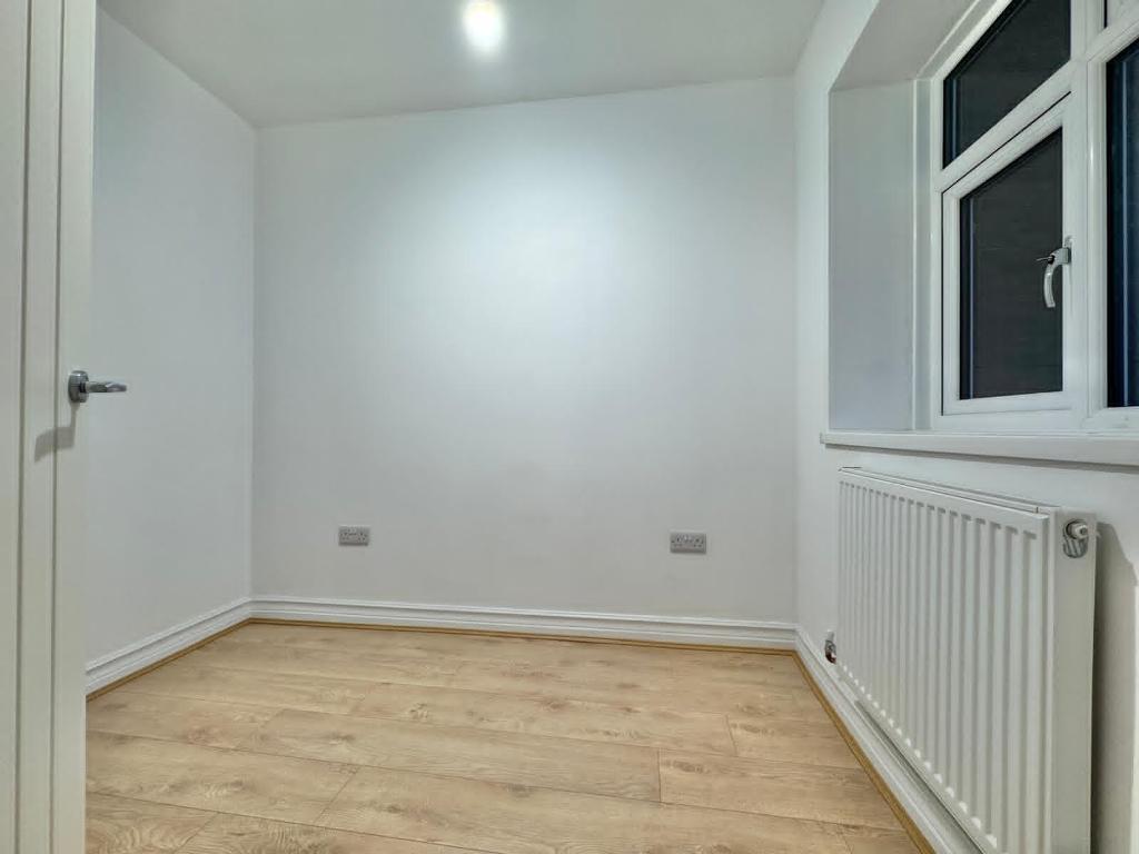 3 Bedroom Semi-Detached to Rent in Wednesbury, WS10 9RB