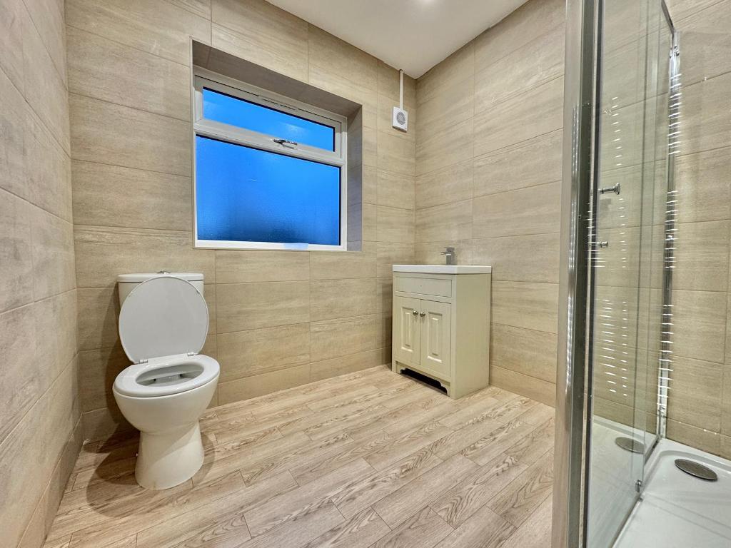 3 Bedroom Semi-Detached to Rent in Wednesbury, WS10 9RB