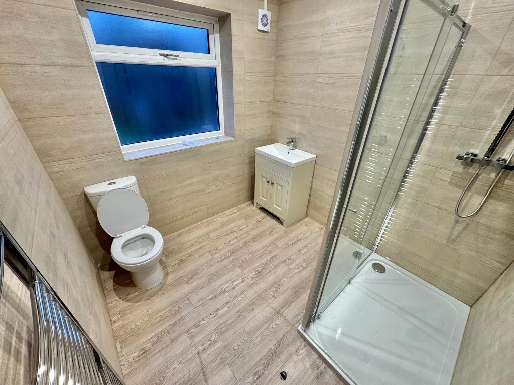 3 Bedroom Semi-Detached to Rent in Wednesbury, WS10 9RB