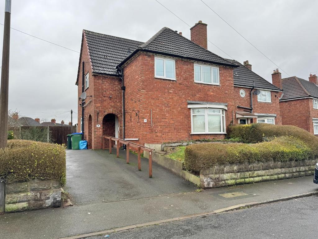 3 Bedroom Semi-Detached for Sale in West Bromwich, B71 3DB