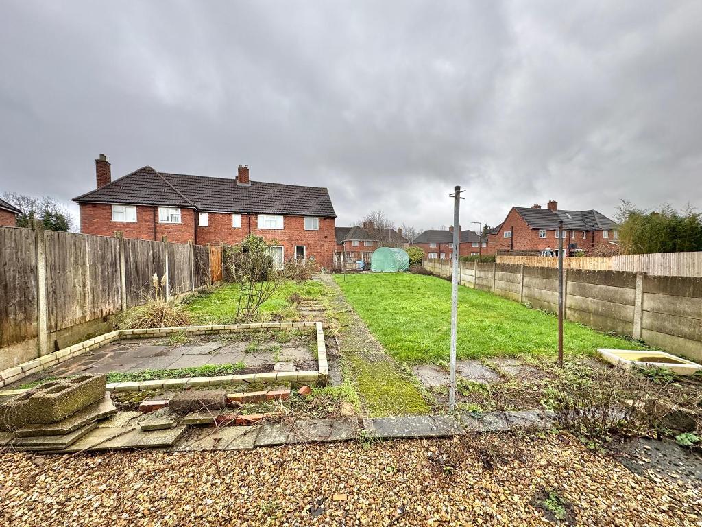 3 Bedroom Semi-Detached for Sale in West Bromwich, B71 3DB