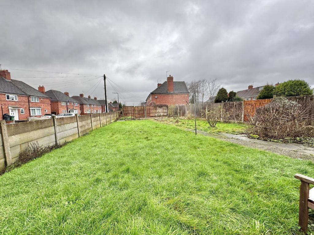 3 Bedroom Semi-Detached for Sale in West Bromwich, B71 3DB