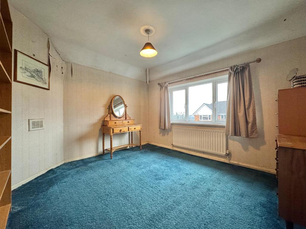 3 Bedroom Semi-Detached for Sale in West Bromwich, B71 3DB