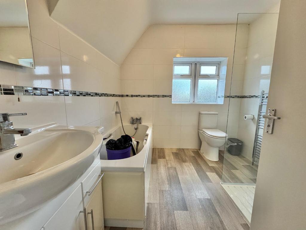 3 Bedroom Semi-Detached for Sale in West Bromwich, B71 3DB