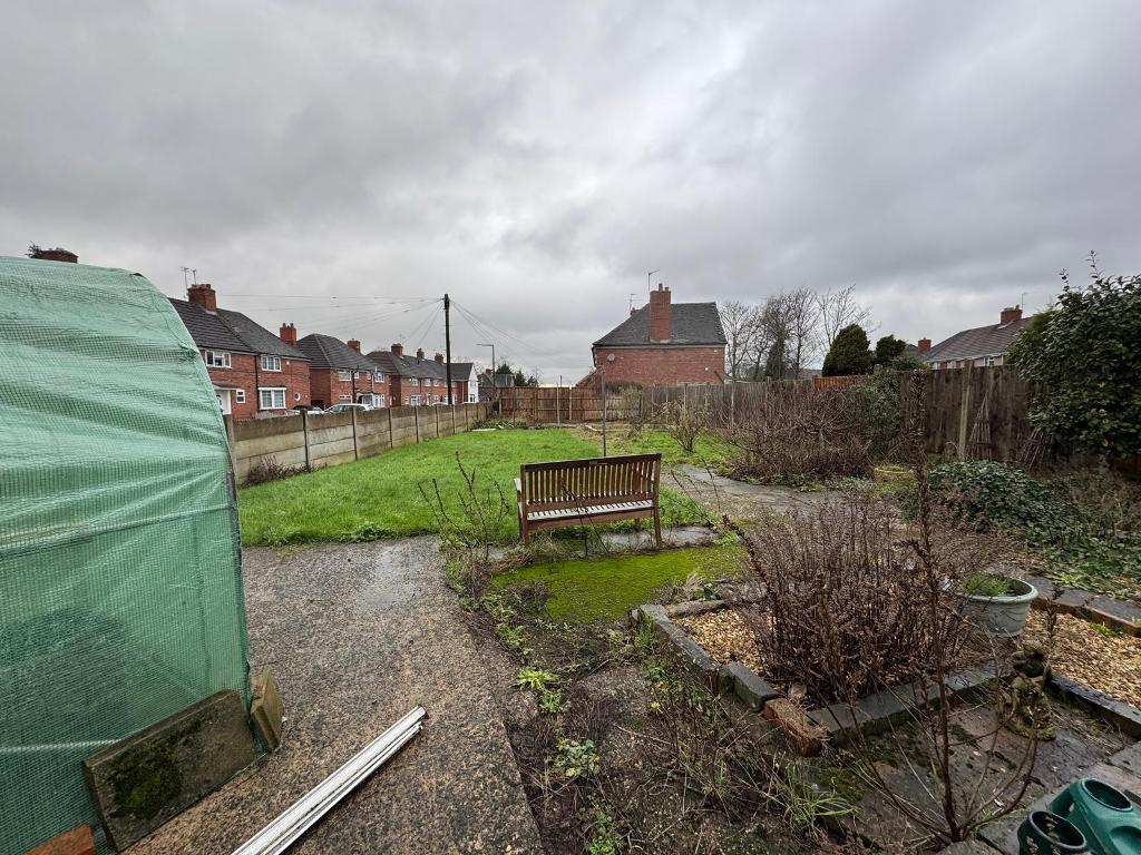 3 Bedroom Semi-Detached for Sale in West Bromwich, B71 3DB