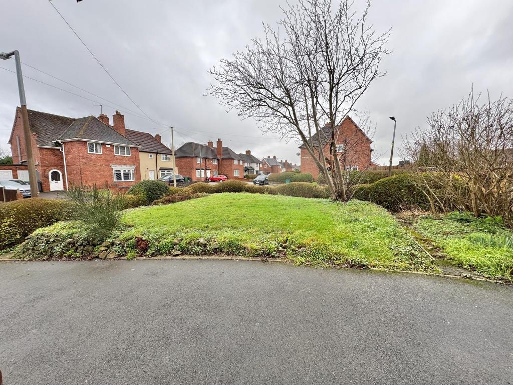 3 Bedroom Semi-Detached for Sale in West Bromwich, B71 3DB