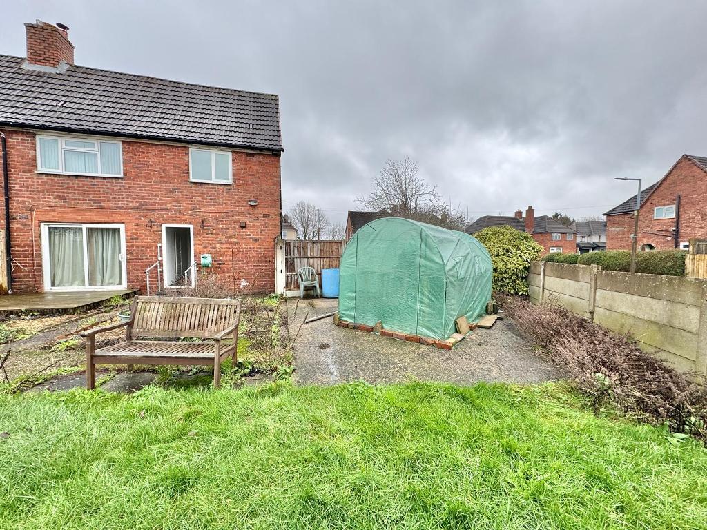 3 Bedroom Semi-Detached for Sale in West Bromwich, B71 3DB
