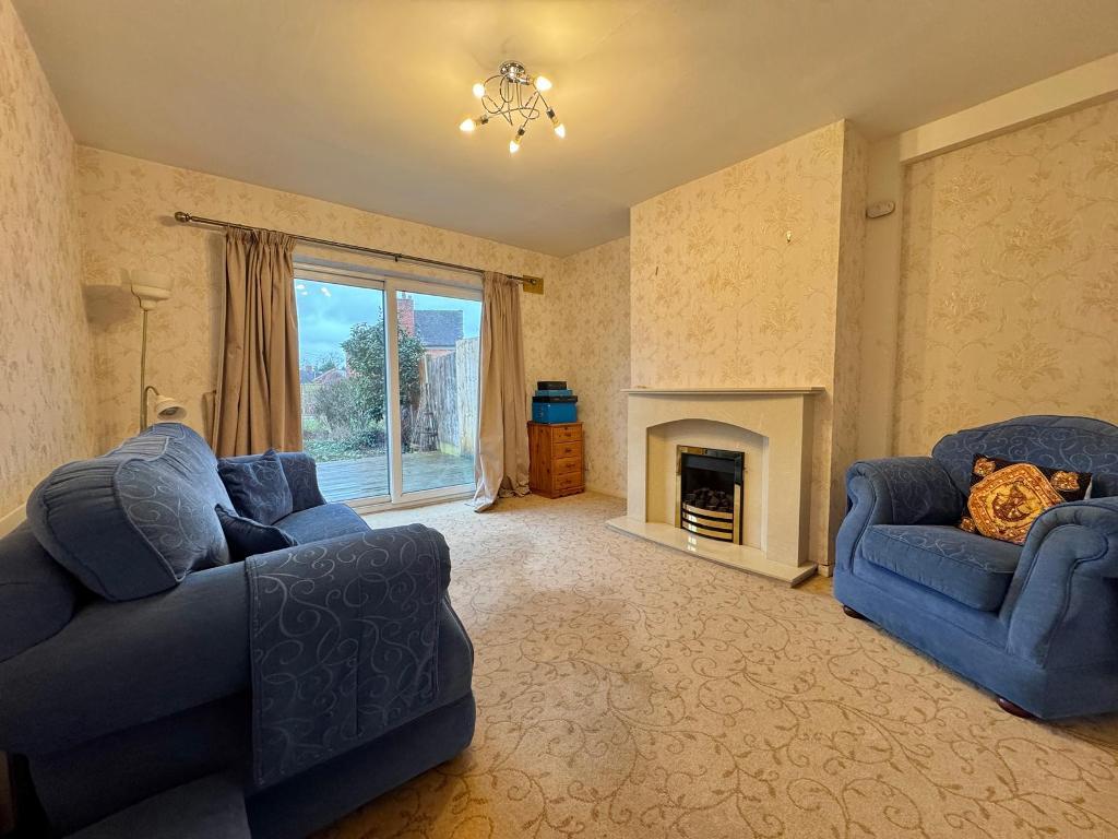 3 Bedroom Semi-Detached for Sale in West Bromwich, B71 3DB