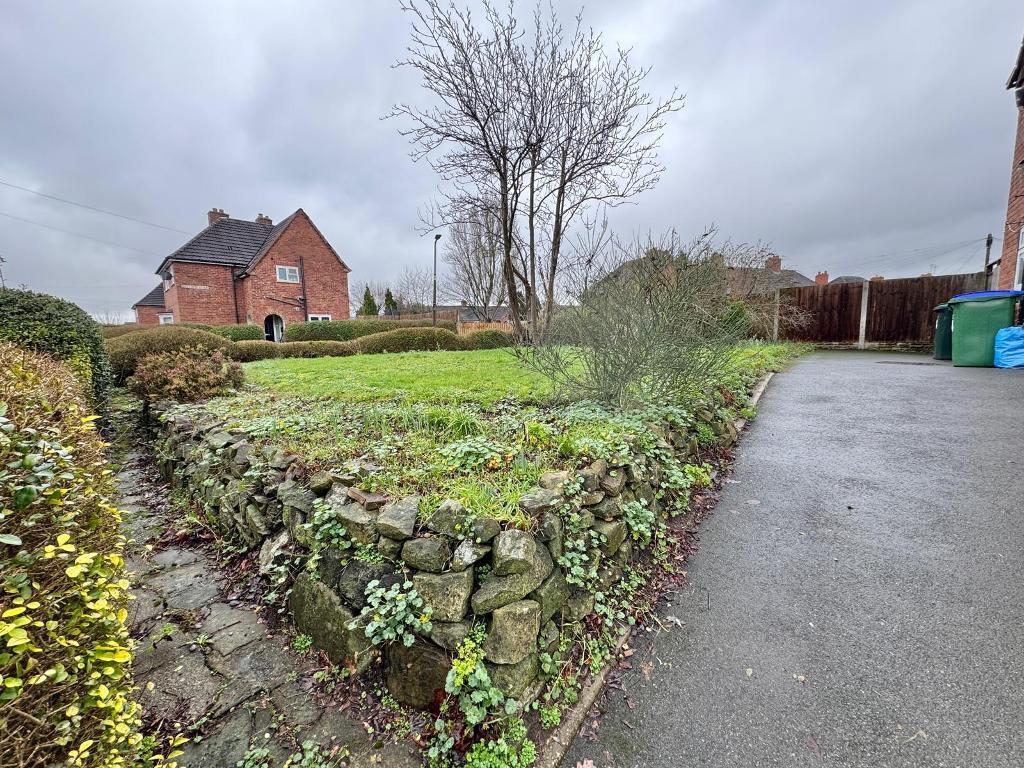 3 Bedroom Semi-Detached for Sale in West Bromwich, B71 3DB