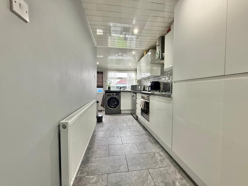 2 Bedroom Semi-Detached for Sale in West Bromwich, B71 2ES