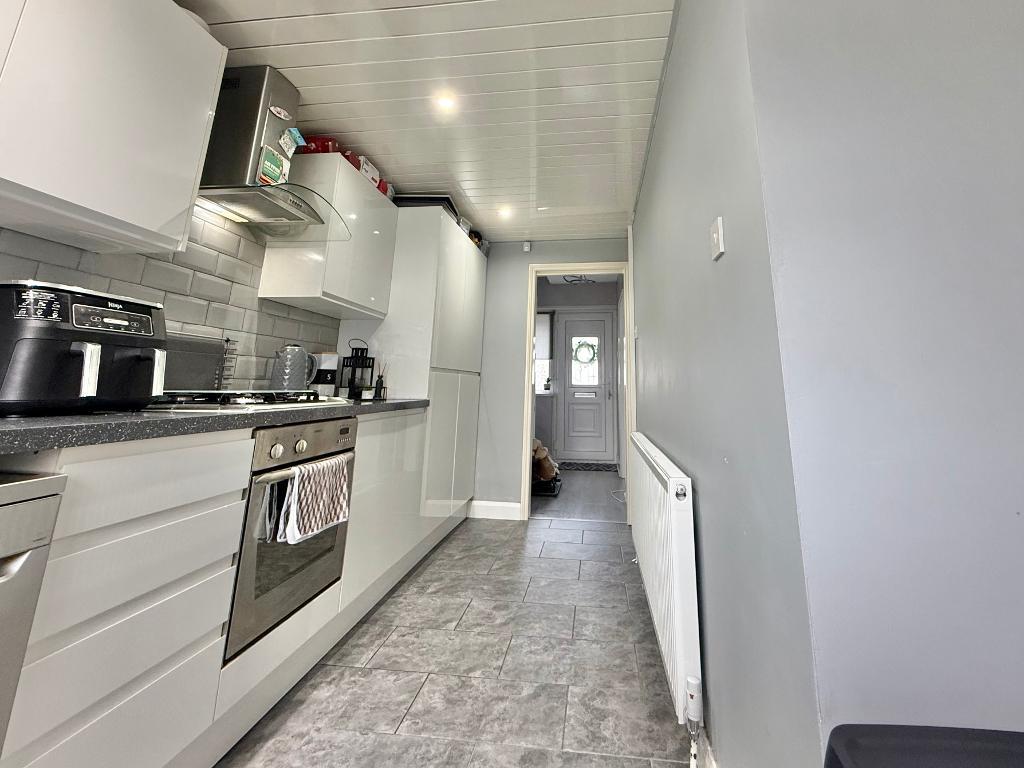 2 Bedroom Semi-Detached for Sale in West Bromwich, B71 2ES