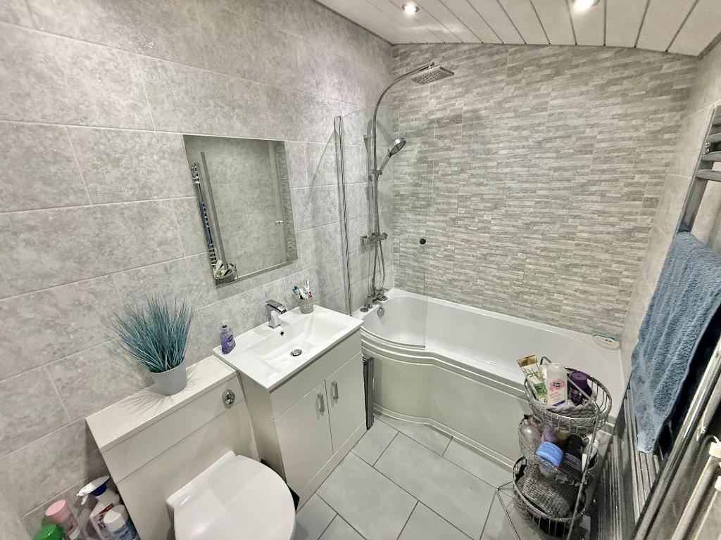 2 Bedroom Semi-Detached for Sale in West Bromwich, B71 2ES