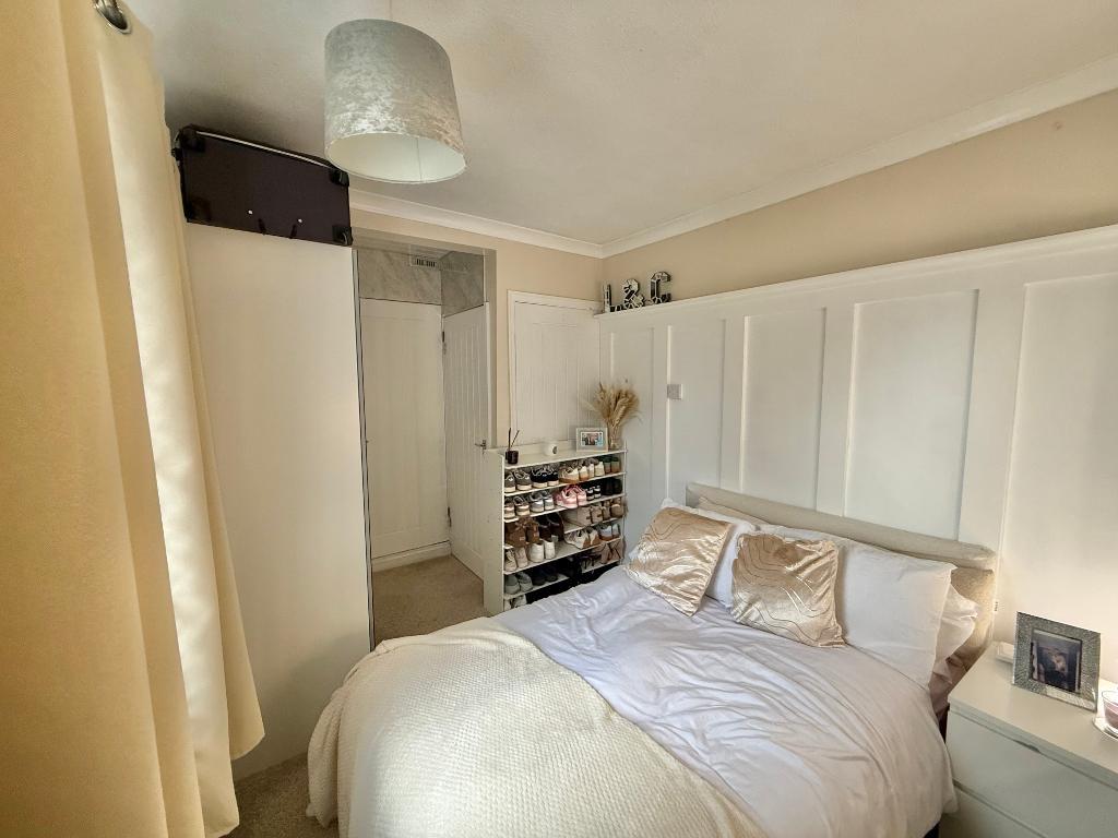 2 Bedroom Semi-Detached for Sale in West Bromwich, B71 2ES