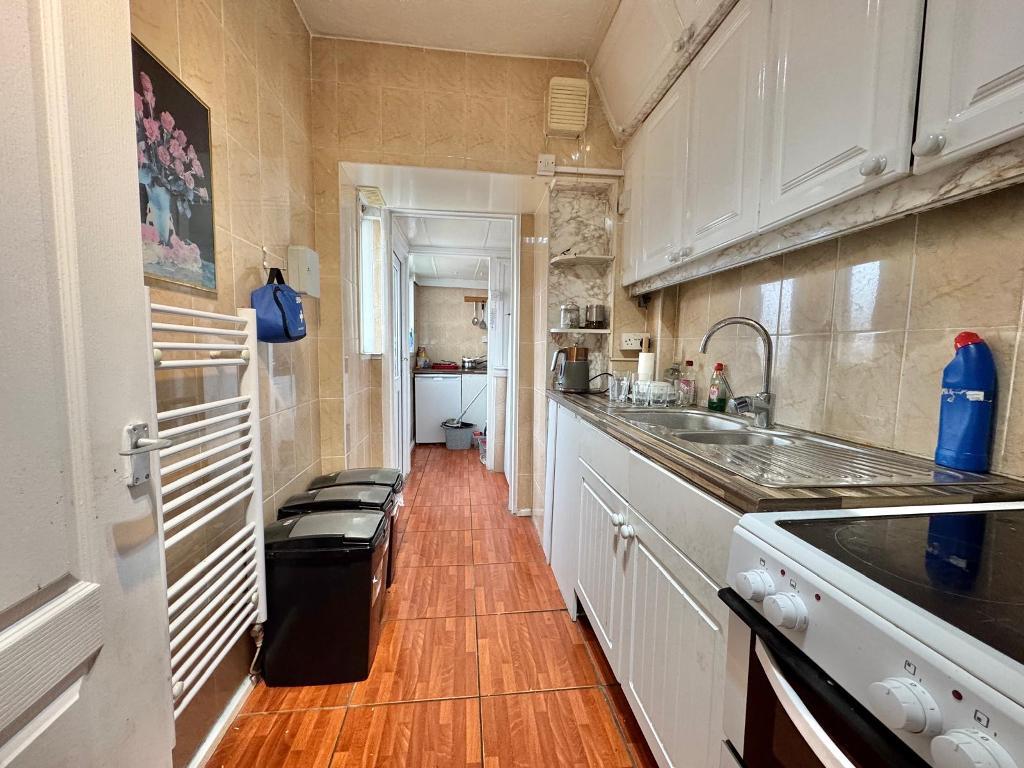 3 Bedroom Terraced for Sale in West Bromwich, B71 2QU