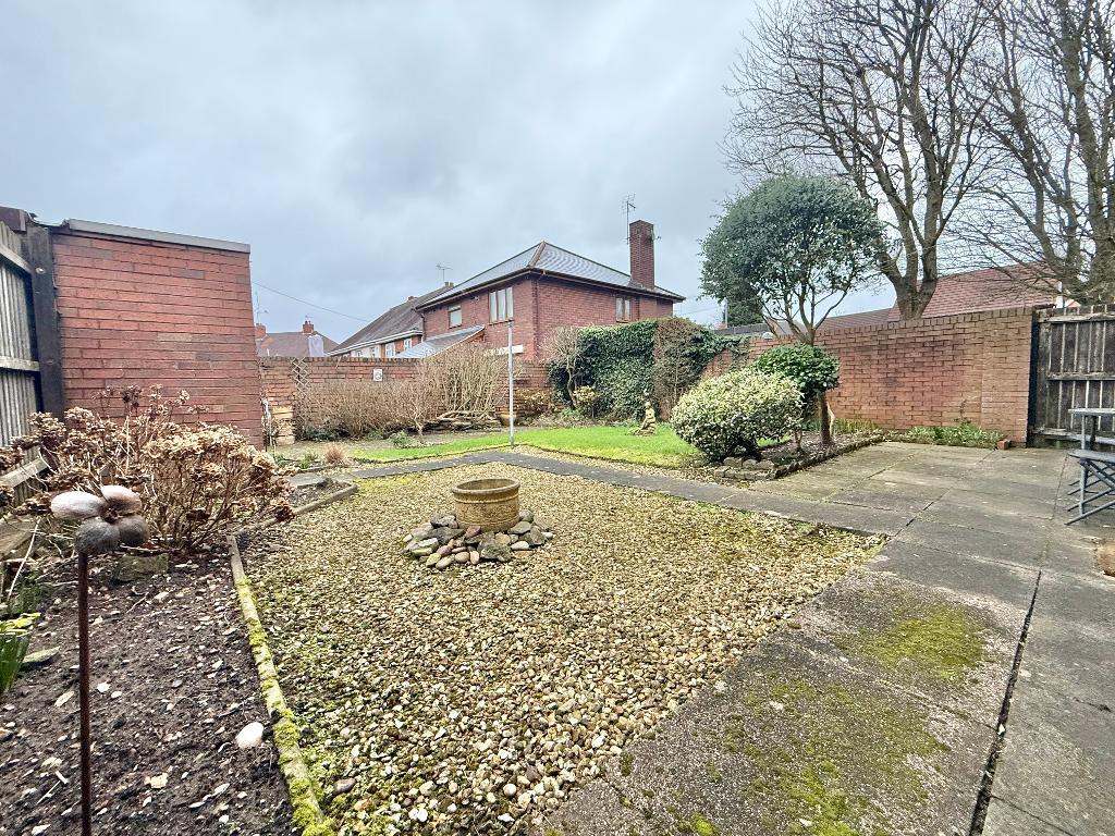 3 Bedroom Semi-Detached for Sale in Darlaston, WS10 8UY