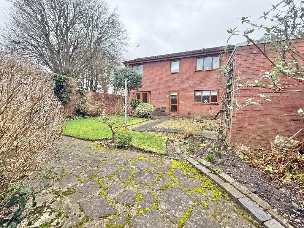 3 Bedroom Semi-Detached for Sale in Darlaston, WS10 8UY