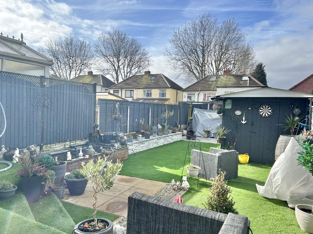 2 Bedroom Semi-Detached for Sale in West Bromwich, B71 2ES