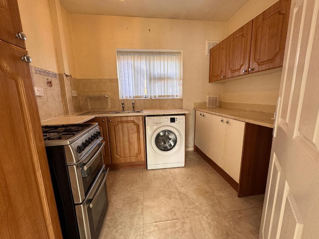 2 Bedroom Semi Detached Bungalow to Rent in West Bromwich, B71 2AW