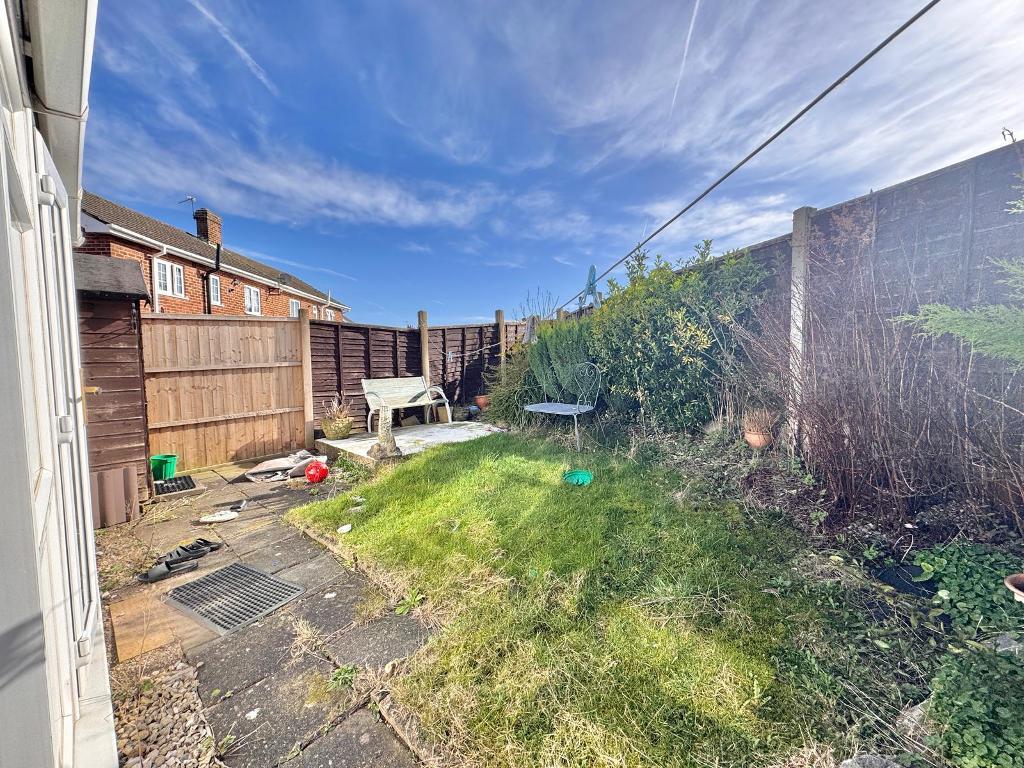 2 Bedroom Semi Detached Bungalow to Rent in West Bromwich, B71 2AW