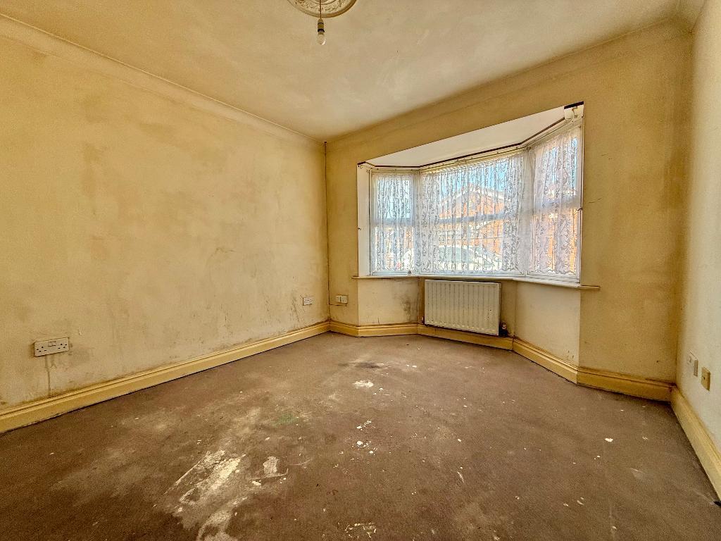 2 Bedroom Bungalow for Sale in West Bromwich, B71 4DY