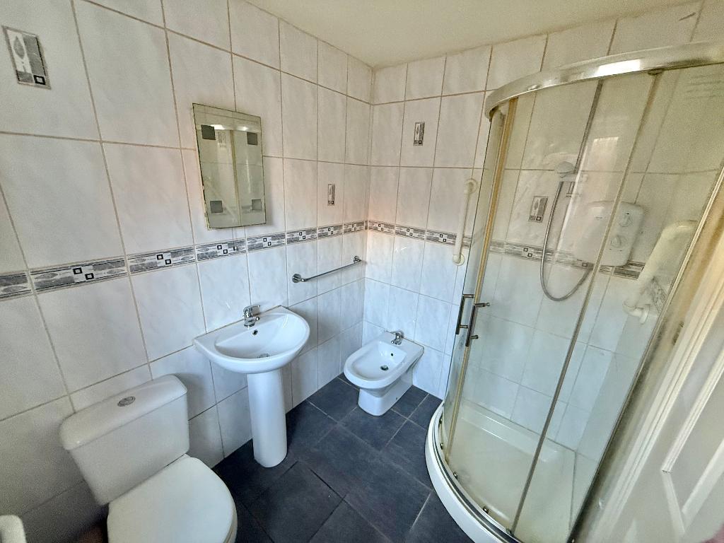 2 Bedroom Bungalow for Sale in West Bromwich, B71 4DY