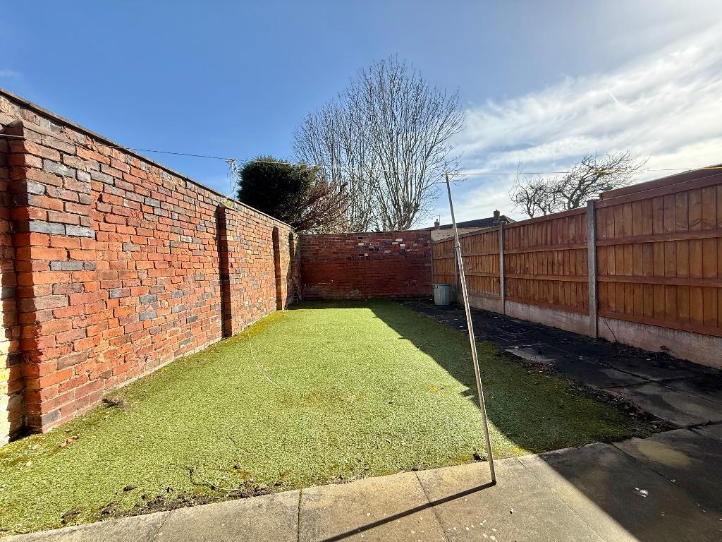 2 Bedroom Bungalow for Sale in West Bromwich, B71 4DY