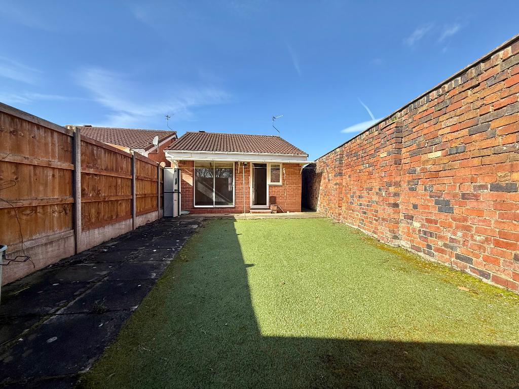 2 Bedroom Bungalow for Sale in West Bromwich, B71 4DY