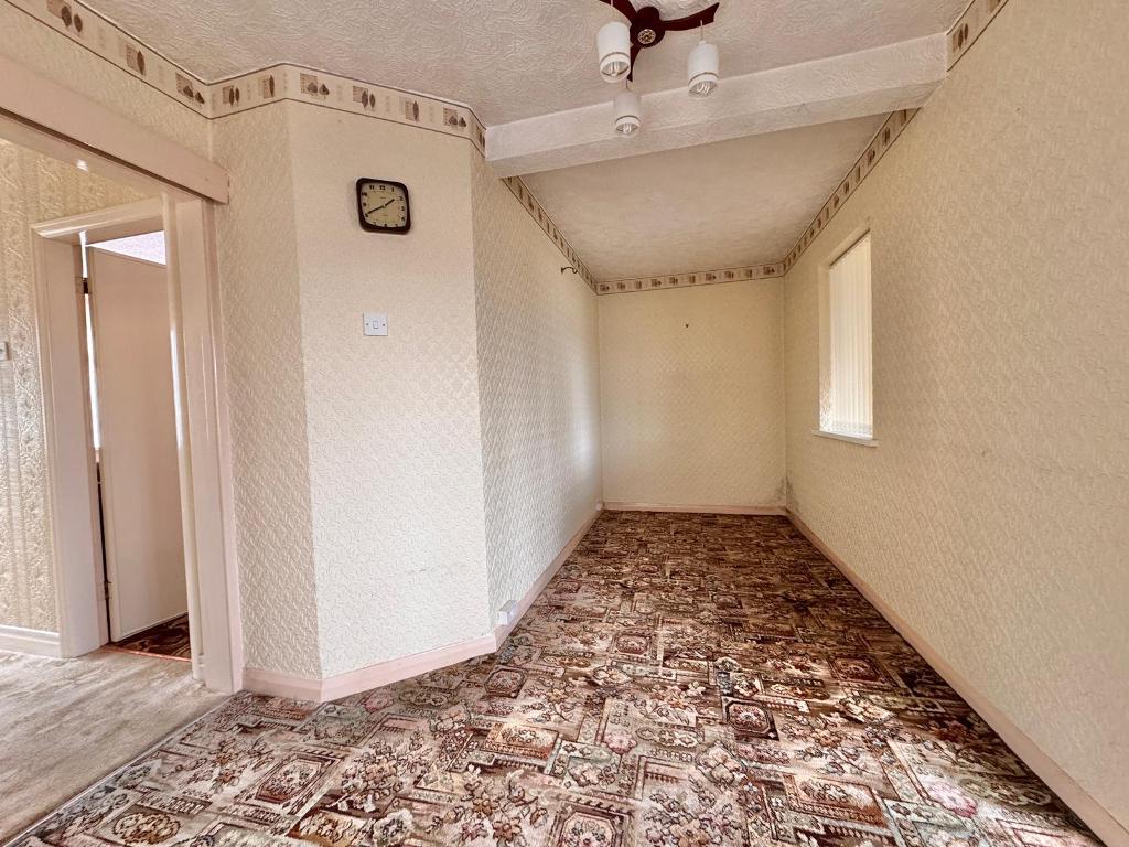 2 Bedroom Semi-Detached for Sale in West Bromwich, B71 2ET