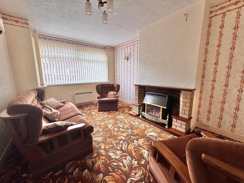 2 Bedroom Semi-Detached for Sale in West Bromwich, B71 2ET